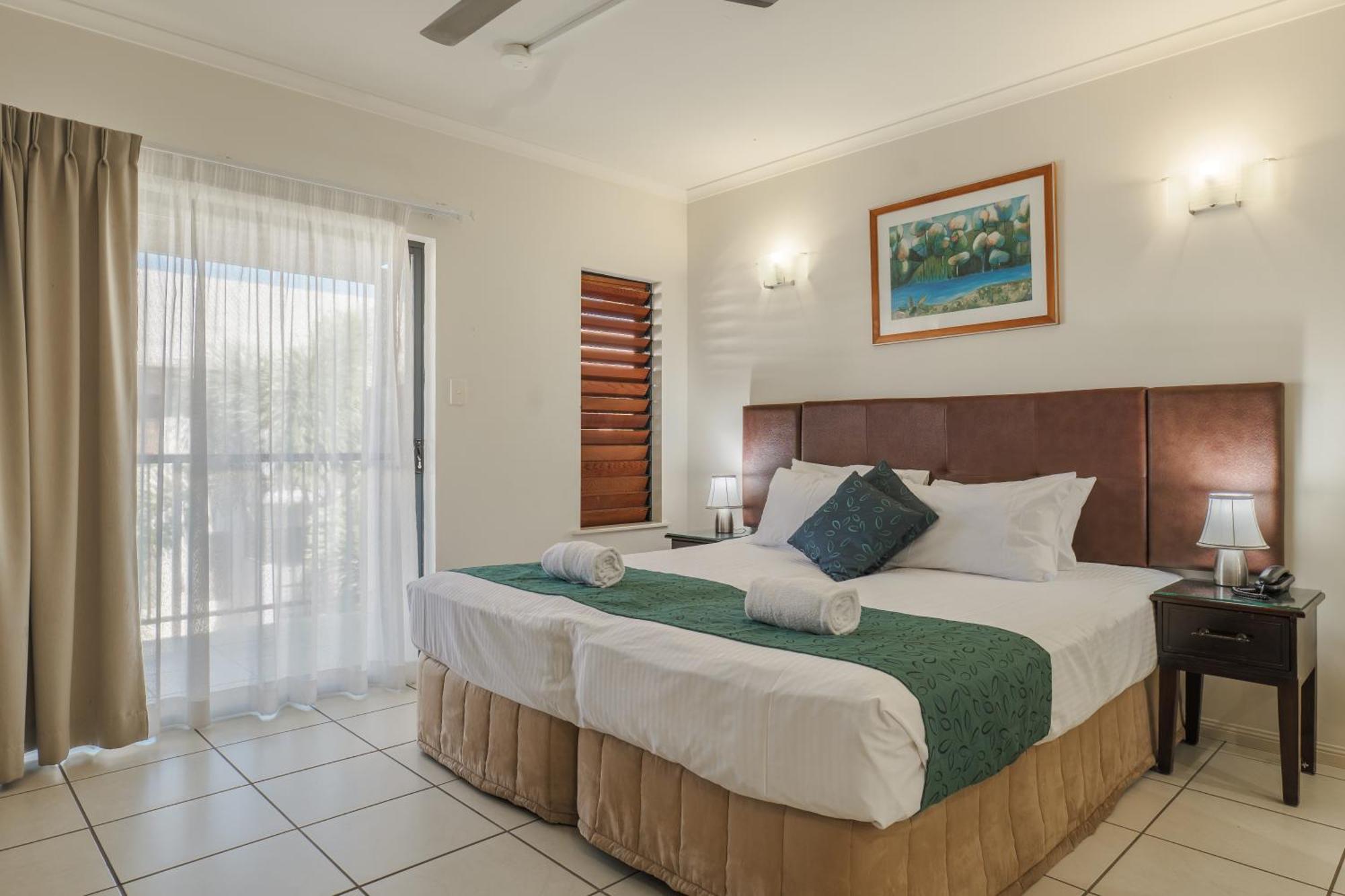 Studio Apartment with Pool View,1669011225:JPEG